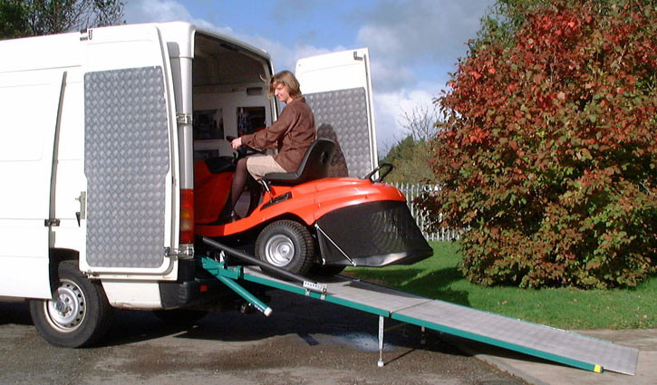 Rampa pieghevole servoassistita portata fino a 1800kg per furgoni Fiat Doblo - serie ME