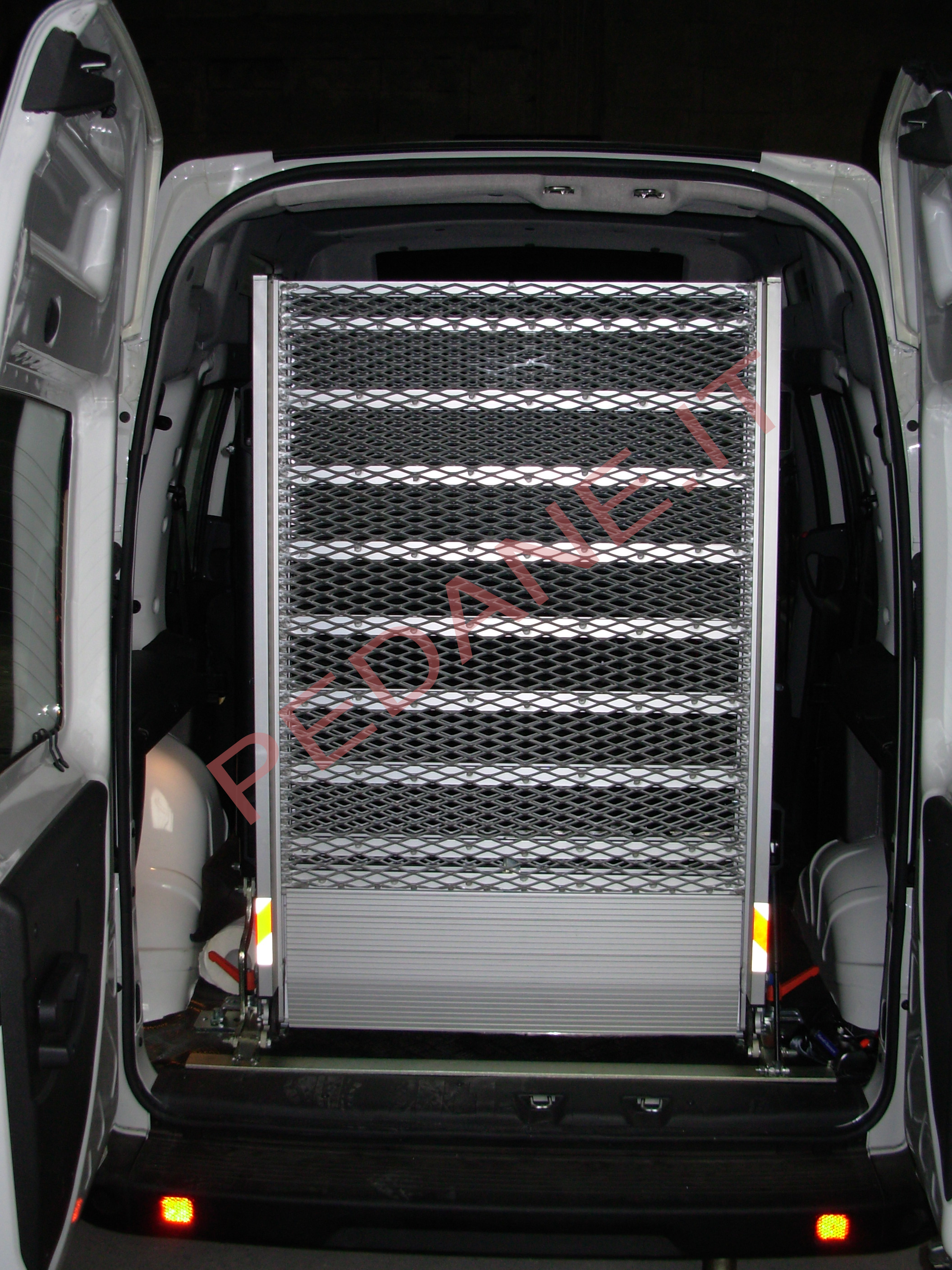 Rampa pieghevole servoassistita portata fino a 500kg per furgoni Citroen Berlingo - serie PCR