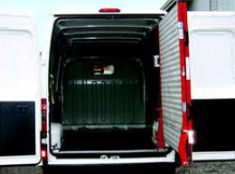 Rampa pieghevole servoassistita portata fino a 1800kg per furgoni Mercedes Vito - serie PC