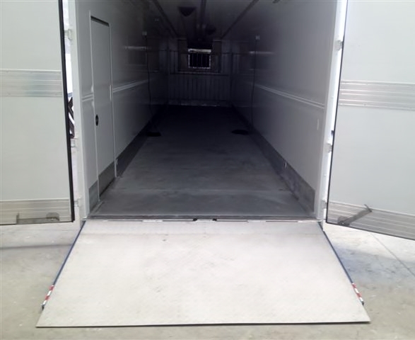 Rampa pieghevole servoassistita portata fino a 500kg per furgoni Iveco Daily - serie PM PE