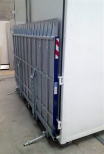 Rampa pieghevole servoassistita portata fino a 500kg per furgoni Mercedes Sprinter - serie PM PE