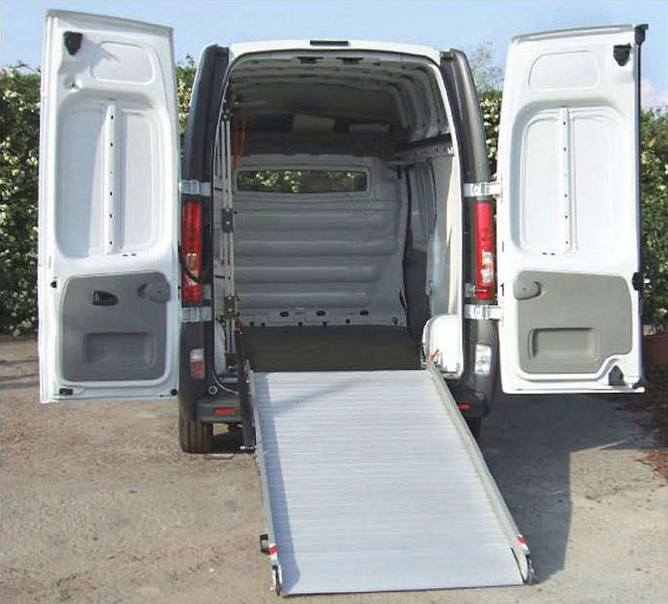 Rampa pieghevole servoassistita portata fino a 400kg per furgoni Renault Trafic - serie Light