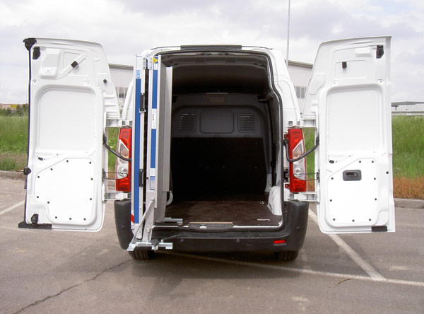 Rampa pieghevole servoassistita portata fino a 400kg per furgoni Fiat Scudo - serie Light