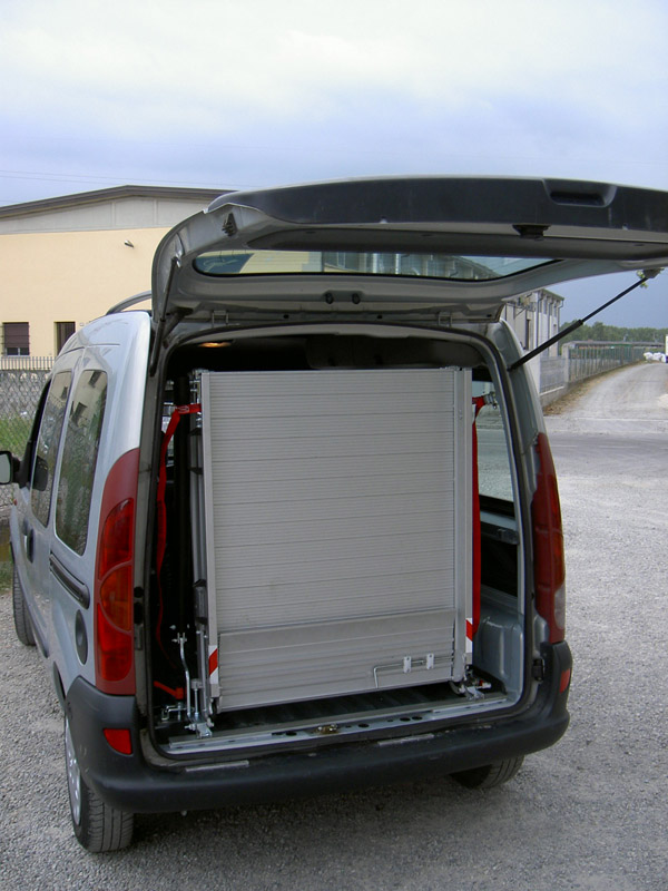 Rampa pieghevole servoassistita portata fino a 400kg per furgoni Peugeot Partner - serie Light