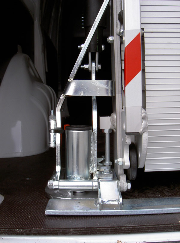 Rampa pieghevole servoassistita portata fino a 400kg per furgoni Toyota Proace - serie Light