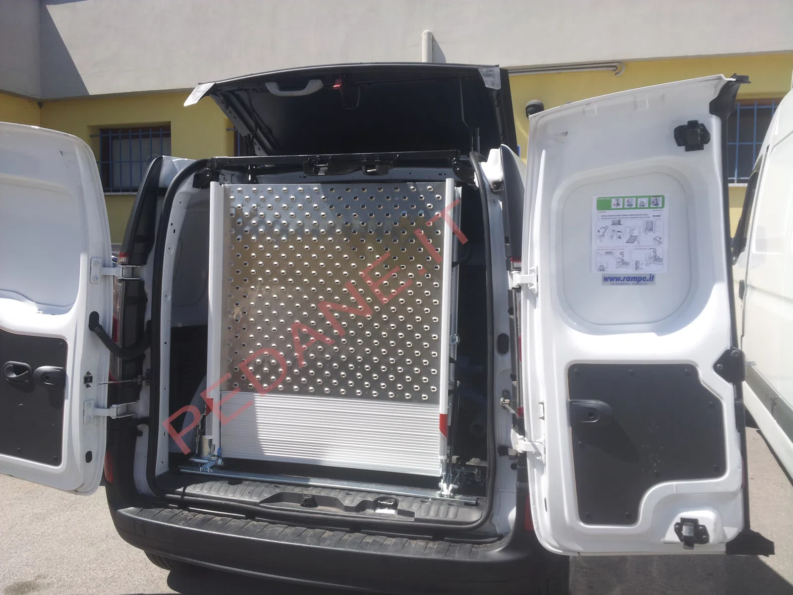 Rampa Opel Vivaro - Serie Superlight 250 kg