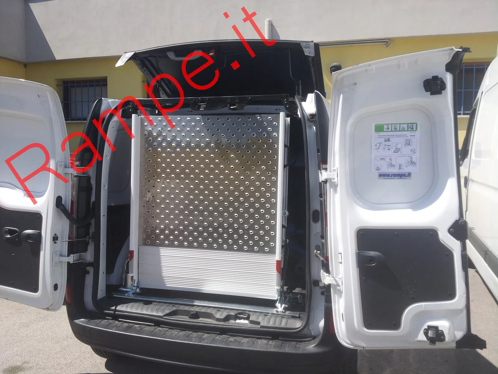 Rampa Renault Trafic - Serie Superlight 250 kg