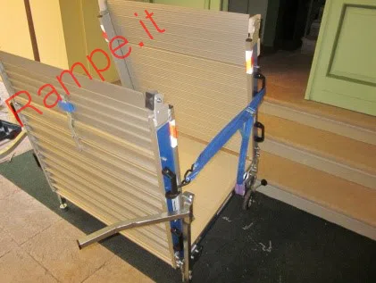 Rampa modulare in alluminio per superamento barriere architettoniche - installazione 1