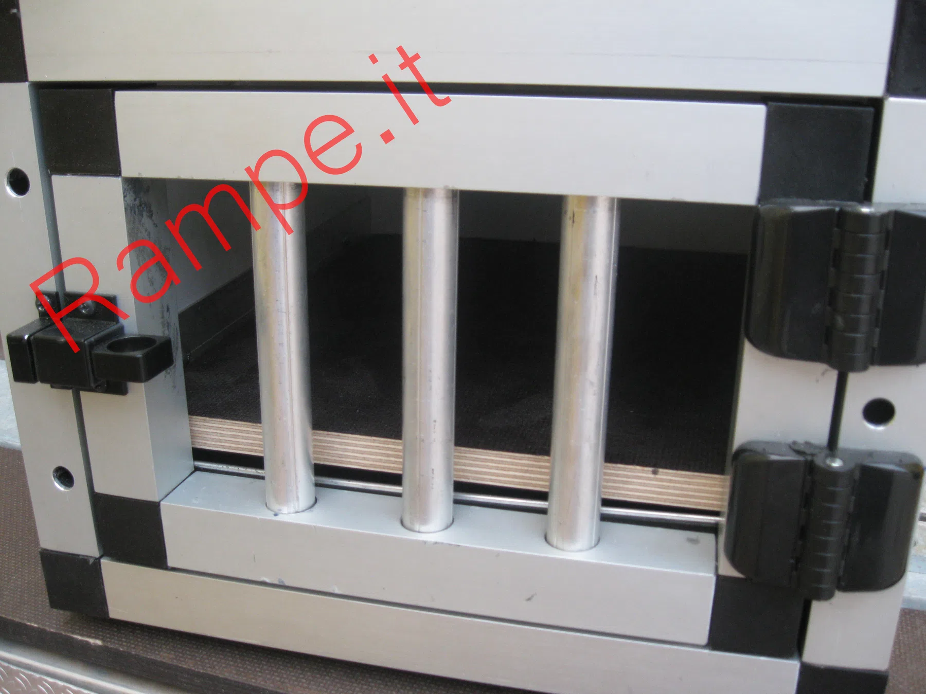 Rampa modulare in alluminio per superamento barriere architettoniche - installazione 9