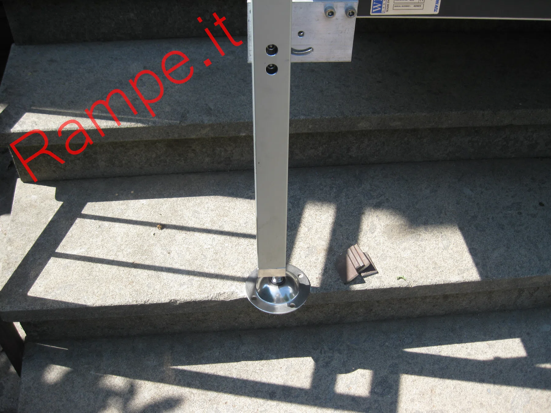 Rampa modulare in alluminio per superamento barriere architettoniche - installazione 13