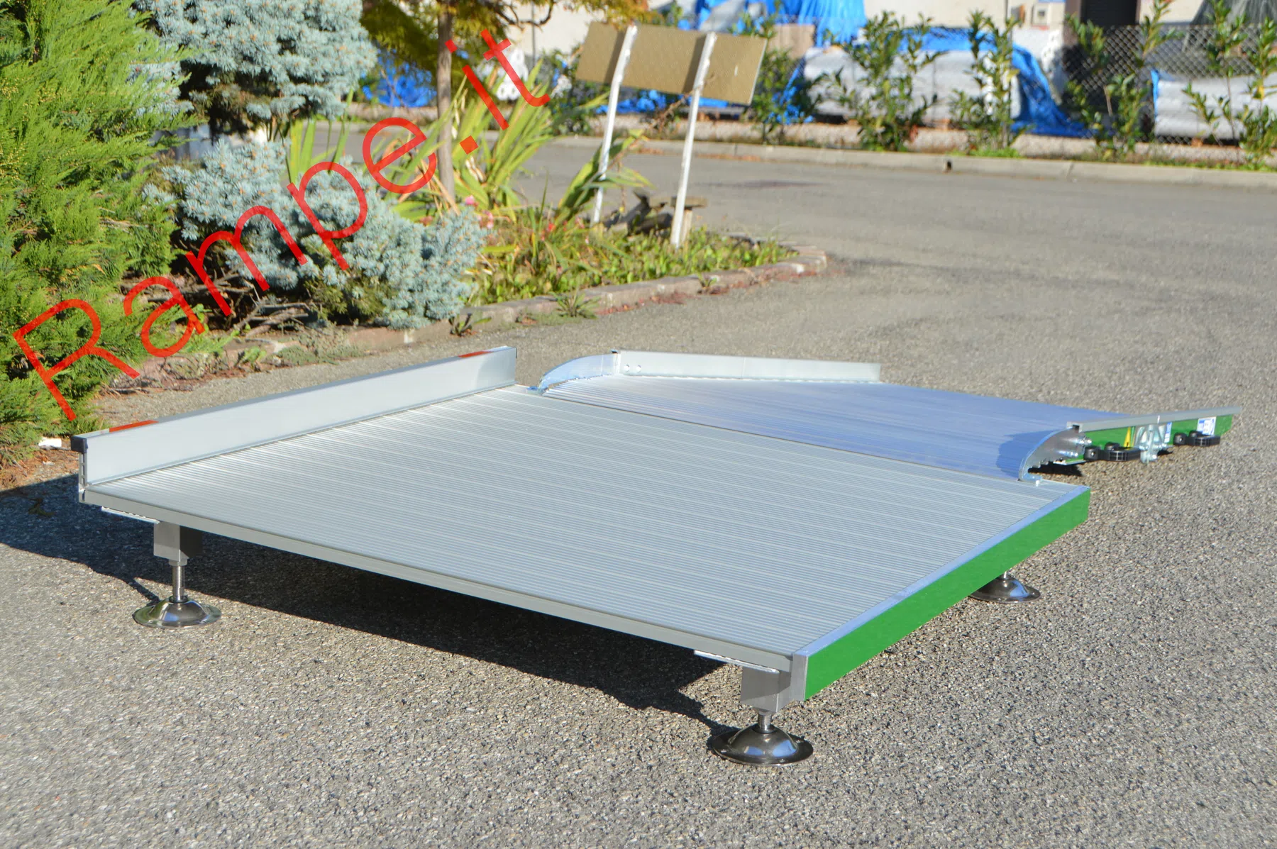 Rampa modulare in alluminio per superamento barriere architettoniche - installazione 17