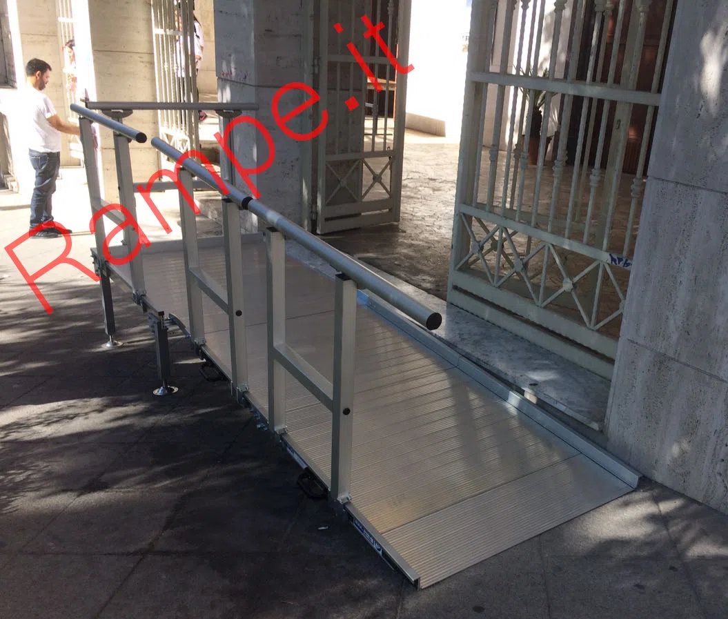 Rampa modulare in alluminio per superamento barriere architettoniche - installazione 20