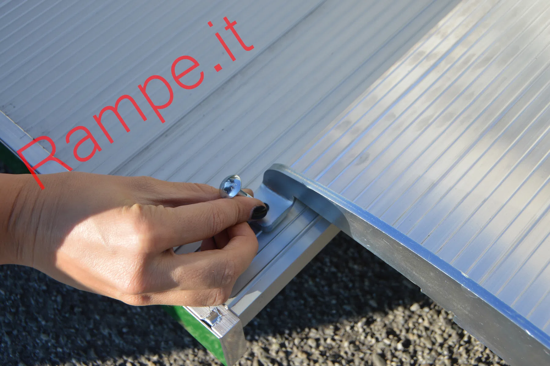 Rampa modulare in alluminio per superamento barriere architettoniche - installazione 23
