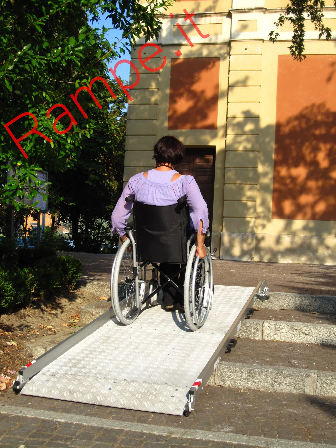 Rampa modulare in alluminio per superamento barriere architettoniche - installazione 28