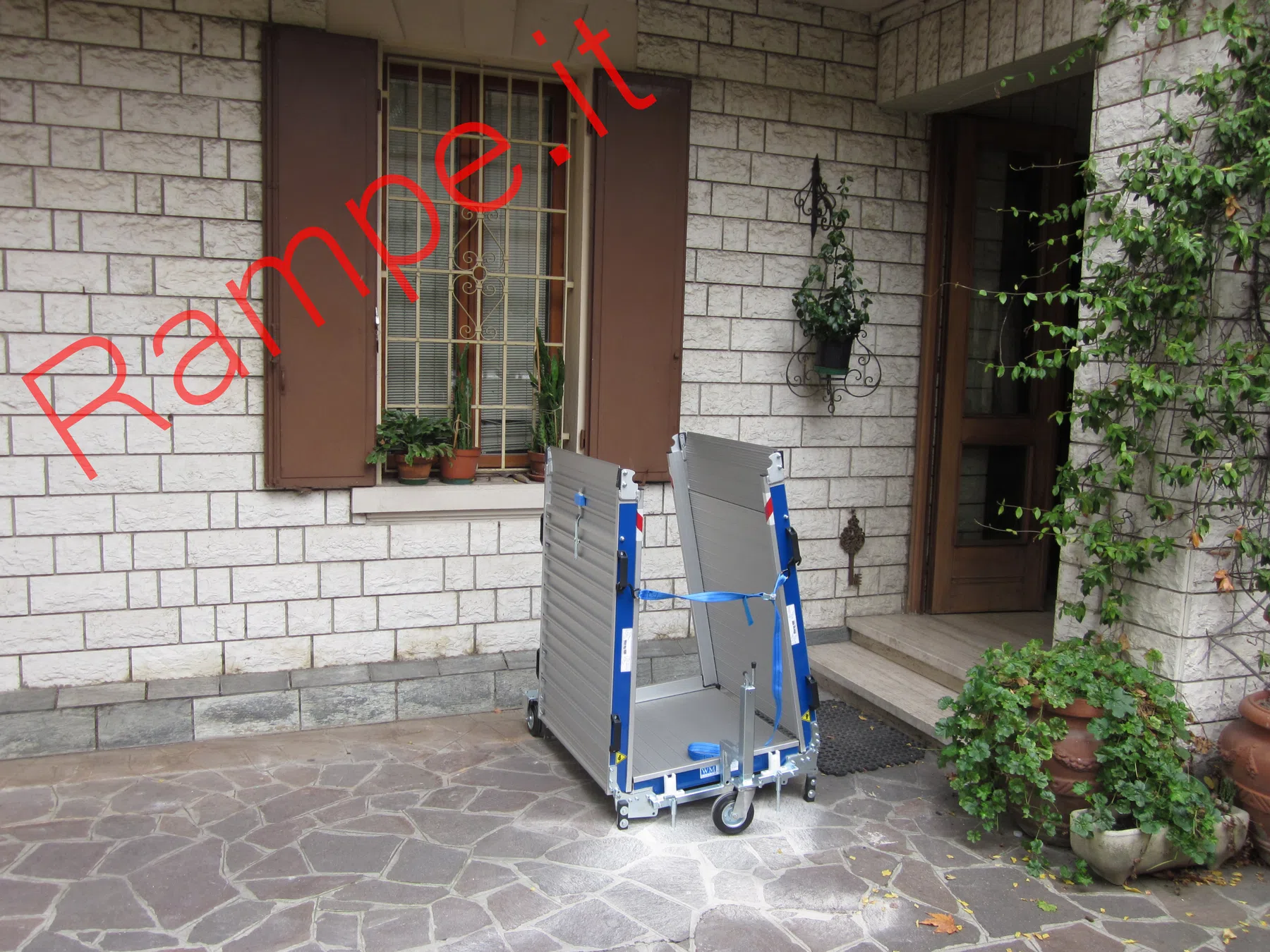 Rampa modulare in alluminio per superamento barriere architettoniche - installazione 31