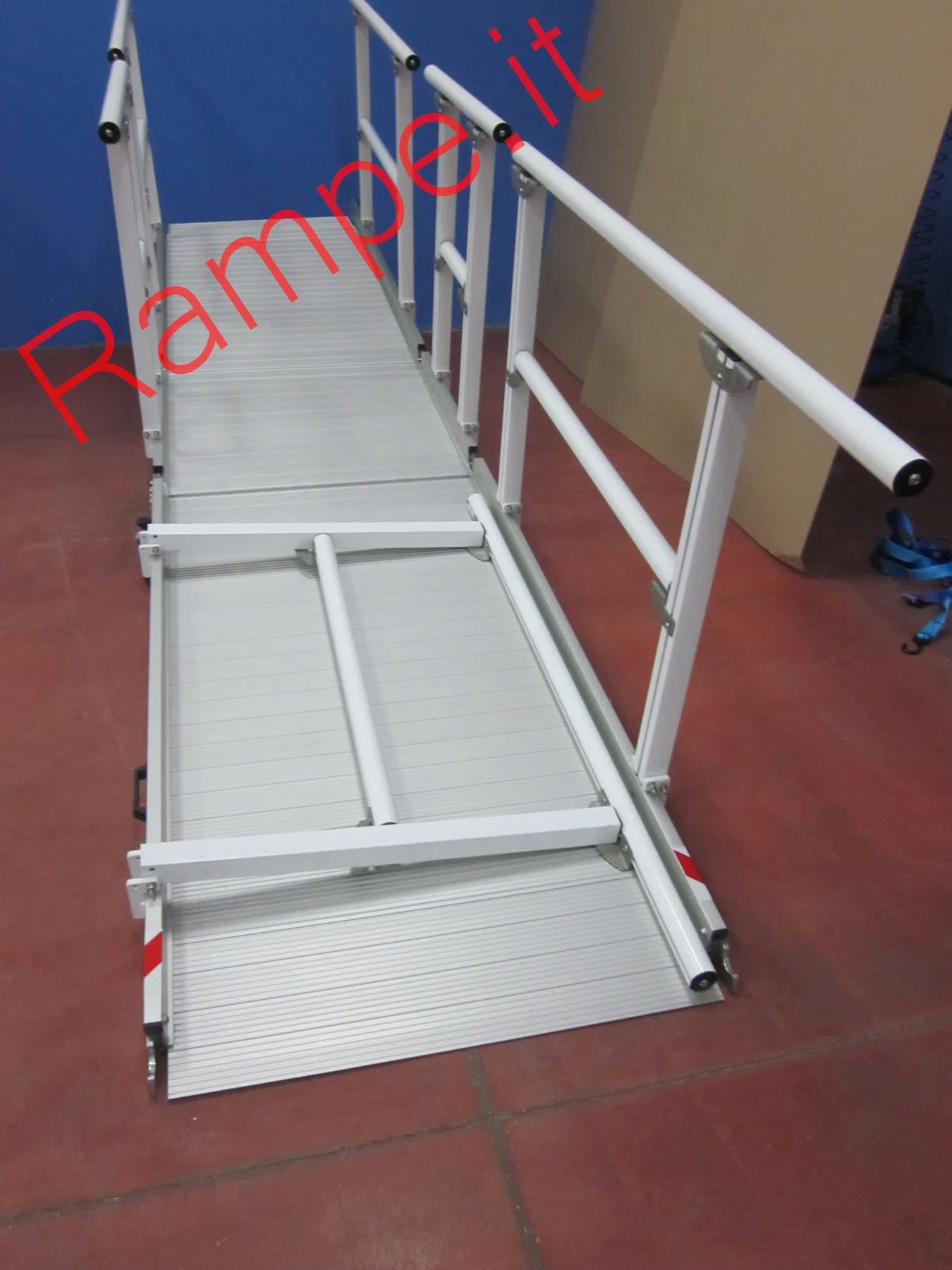 Rampa modulare in alluminio per superamento barriere architettoniche - installazione 34