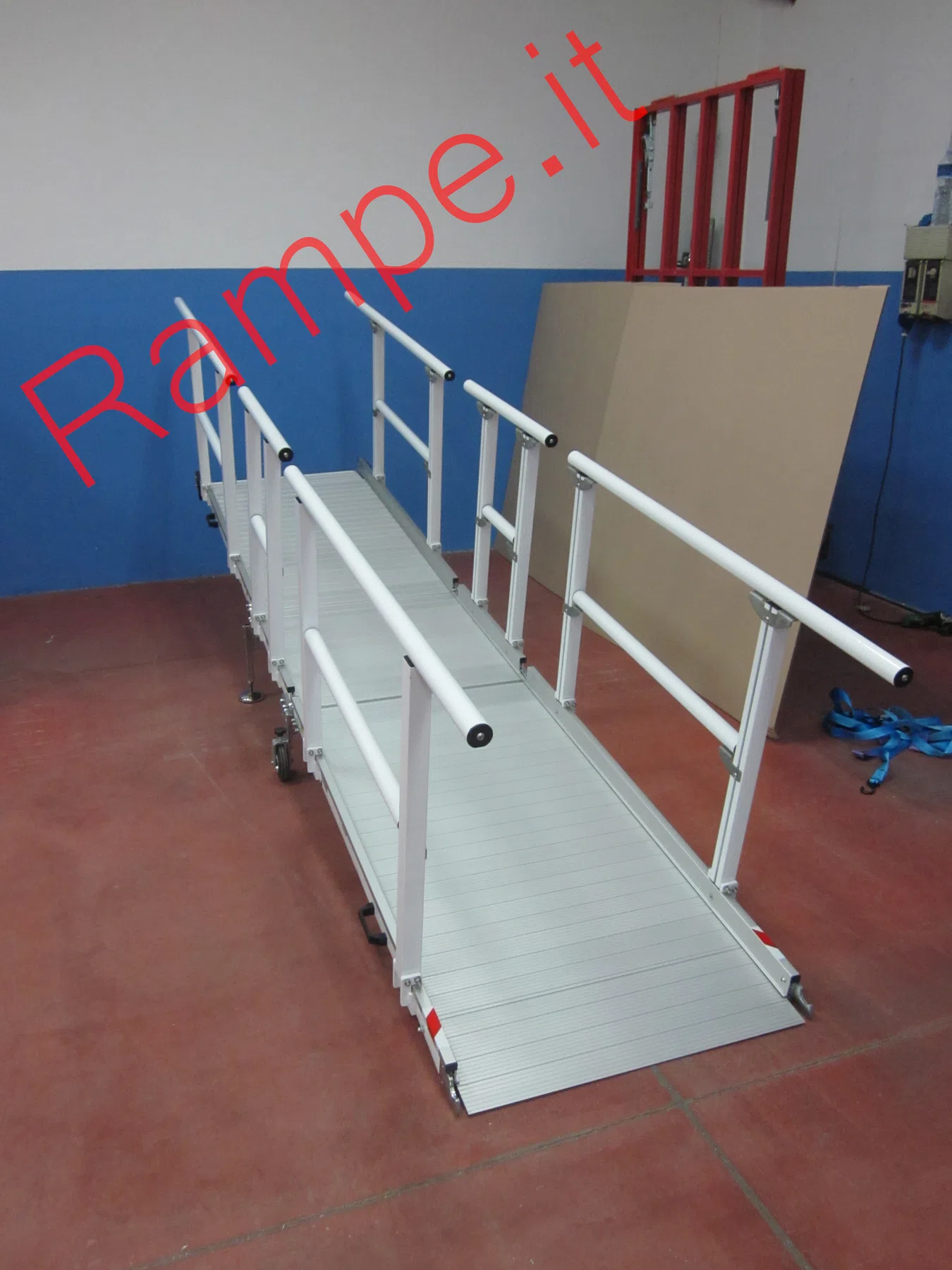 Rampa modulare in alluminio per superamento barriere architettoniche - installazione 35