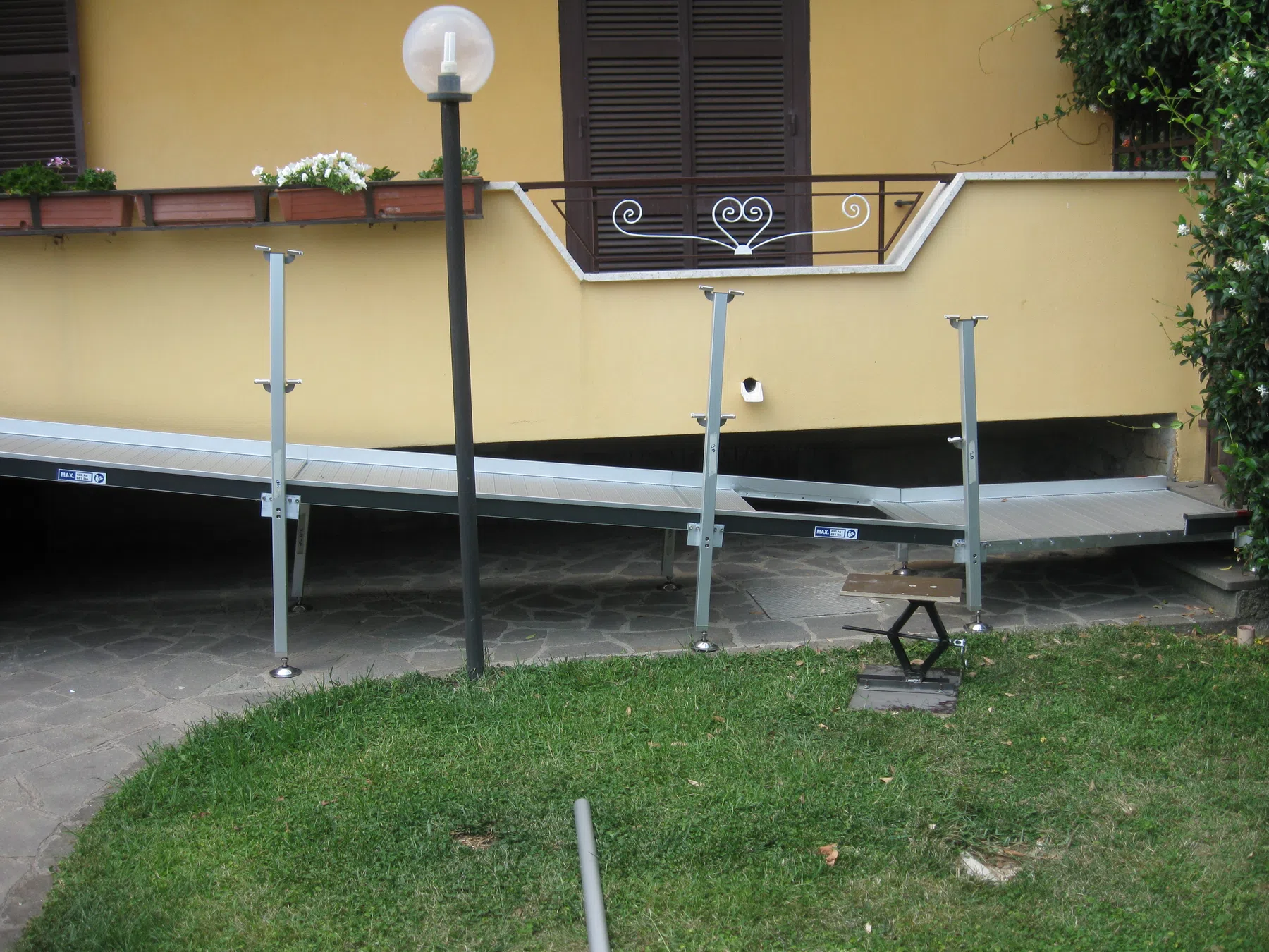 Rampa modulare in alluminio per superamento barriere architettoniche