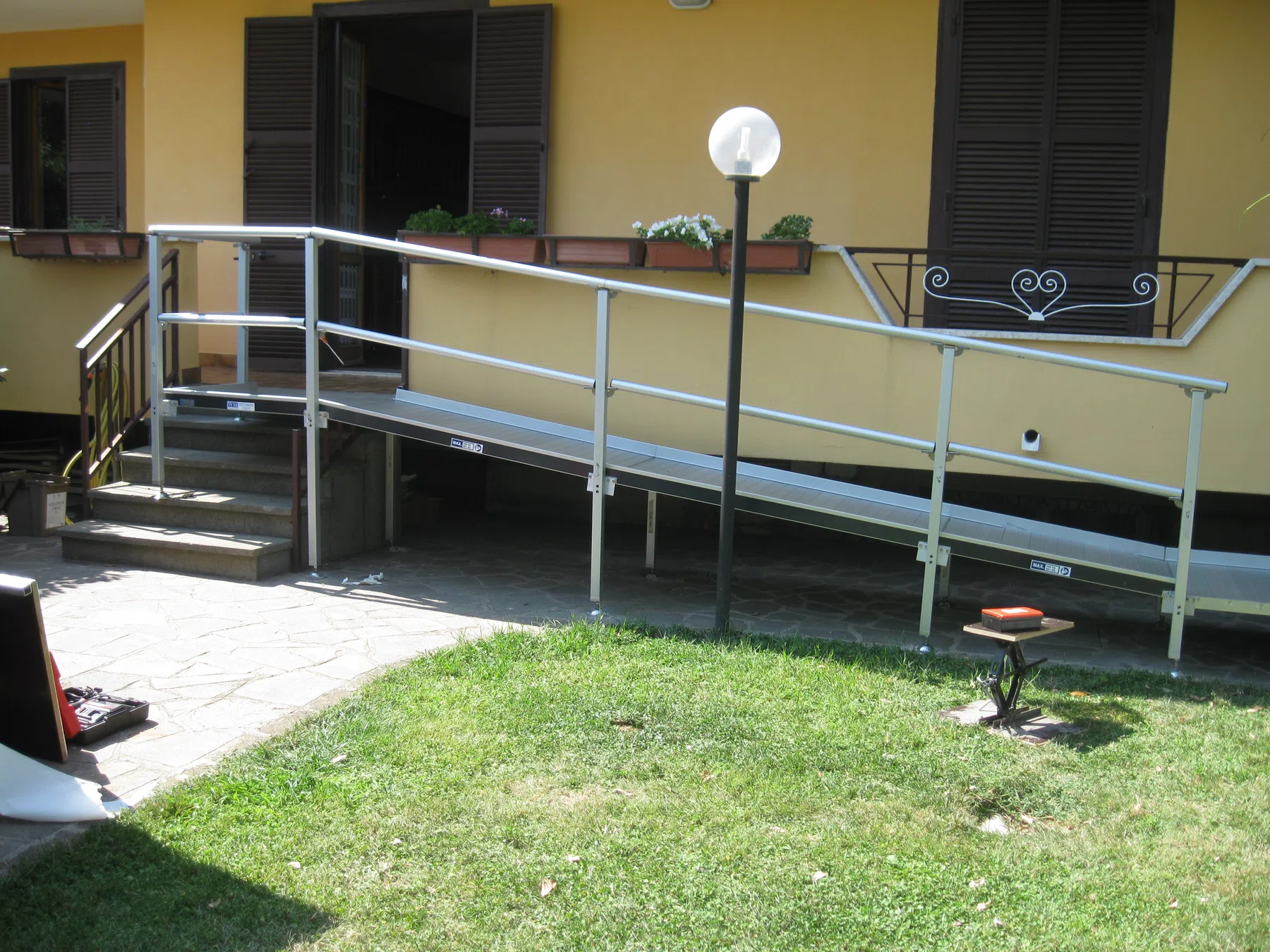 Rampa modulare in alluminio per superamento barriere architettoniche